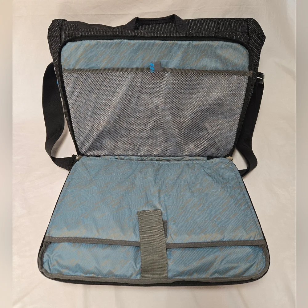 Thule Sweden Black Laptop Messenger Bag Multi-Pocket Organizer